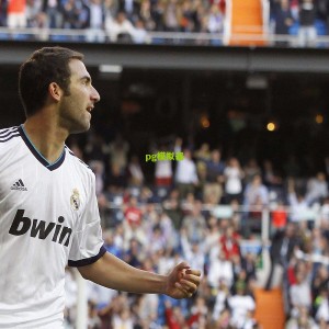 哈登弧顶三分造犯规锁定胜局 末节狂飙诠释巨星本色